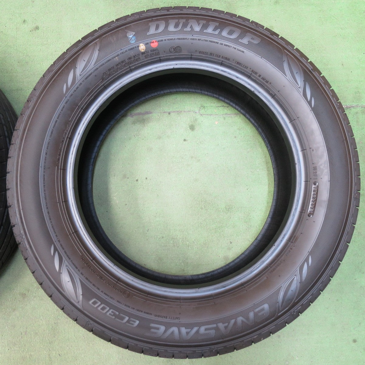 新車外し!25年★215/60R16 ダンロップ エナセーブ EC300 タイヤ 16インチ ヴェゼル クラウン エスティマ エルグランド CX-3 等★5092710イノタ
