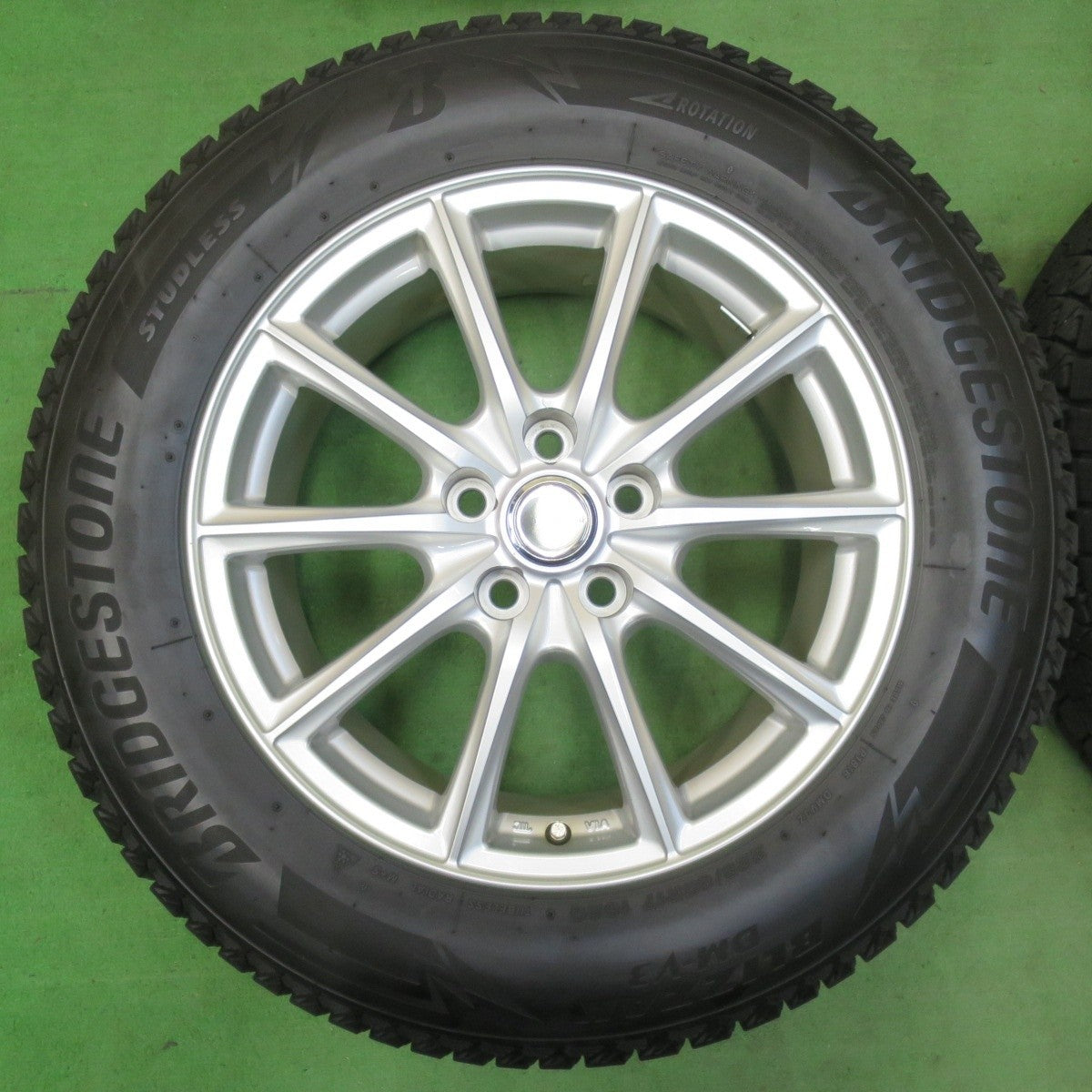 バリ溝!キレイ!9分★スタッドレス 225/65R17 ブリヂストン ブリザック DM-V3 ECO FORME エコフォルム 17インチ PCD114.3/5H★5031306イス