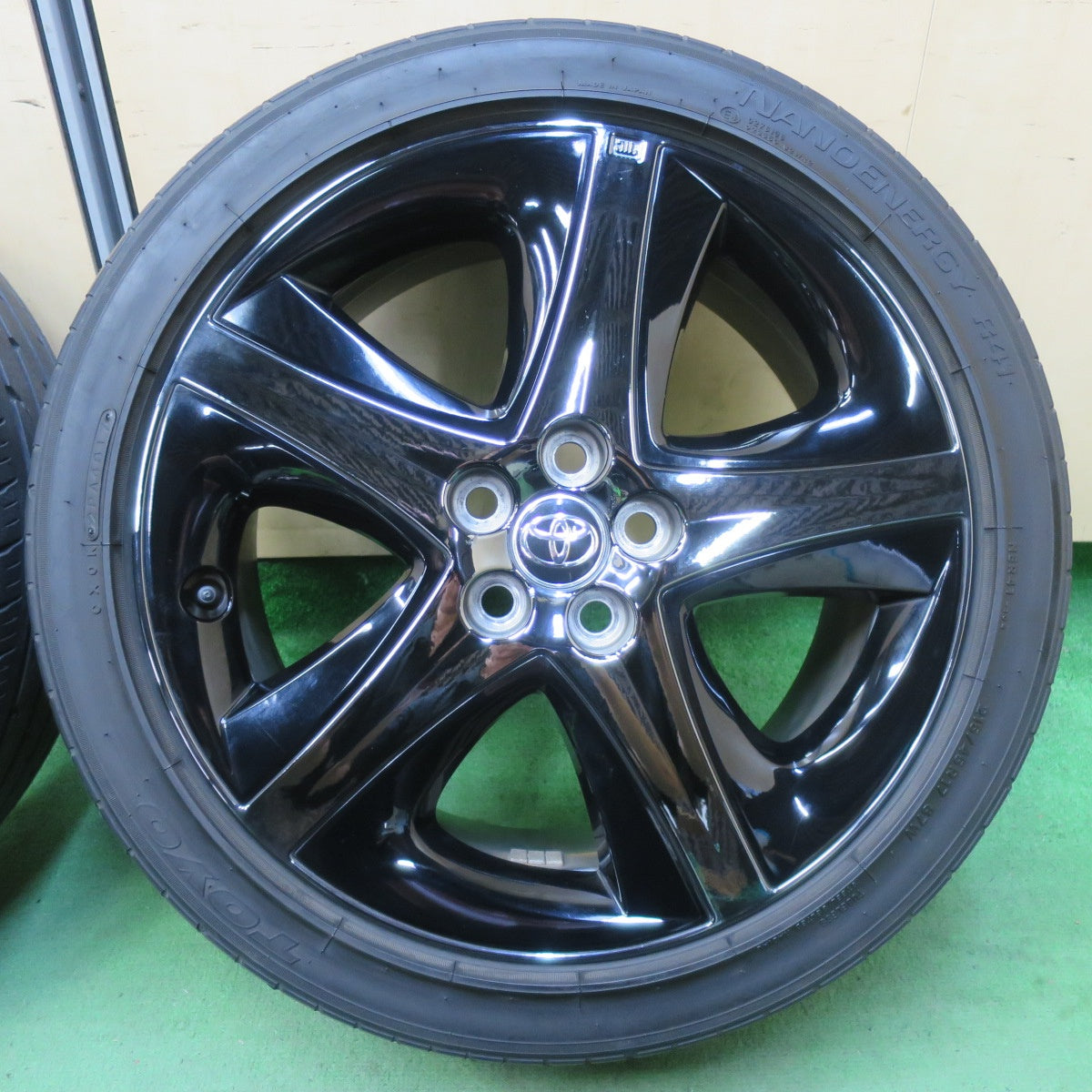 バリ溝!キレイ!9分★トヨタ 50系 プリウス ツーリング ブラックエディション 純正 215/45R17 トーヨー ナノエナジー R41 17インチ PCD100/5H★5052003イノ