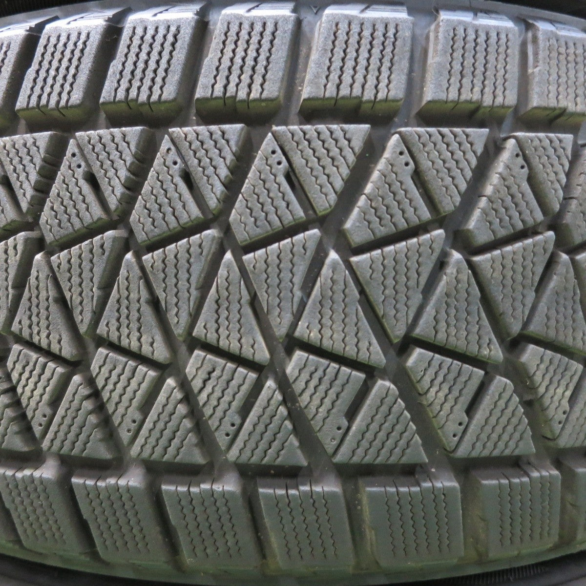 バリ溝!8.5分★スタッドレス 235/60R18 ブリヂストン ブリザック DM-V2 レクサス RX CR-V エクストレイル等★4032712イスタ