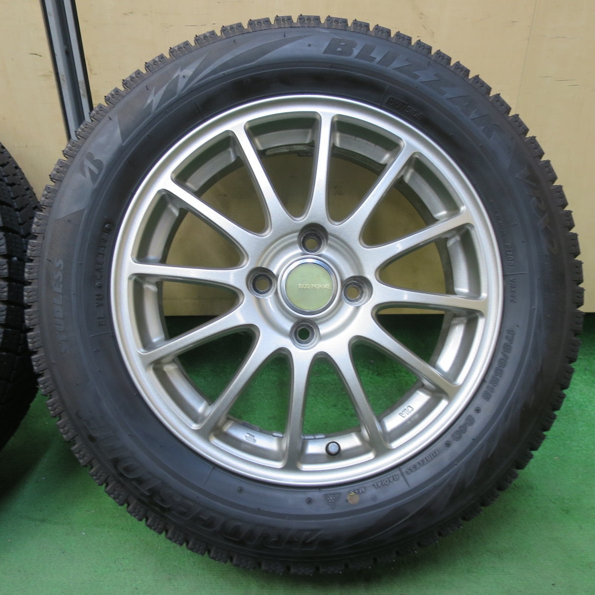 バリ溝!23年!ほぼ10分★スタッドレス 175/65R15 ブリヂストン ブリザック VRX2 ECO FORME エコフォルム 15インチ PCD100/4H★5081105イス