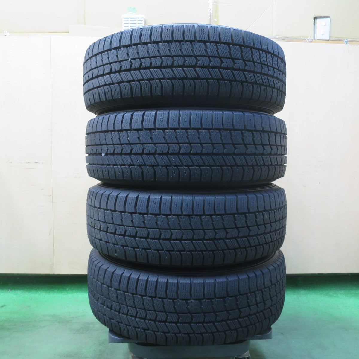 バリ溝!24年!キレイ!ほぼ10分★スタッドレス 195/65R15 グッドイヤー アイスナビ8 VELVA IGOR ヴェルヴァ イゴール 15インチ PCD114.3/5H★5111407イス