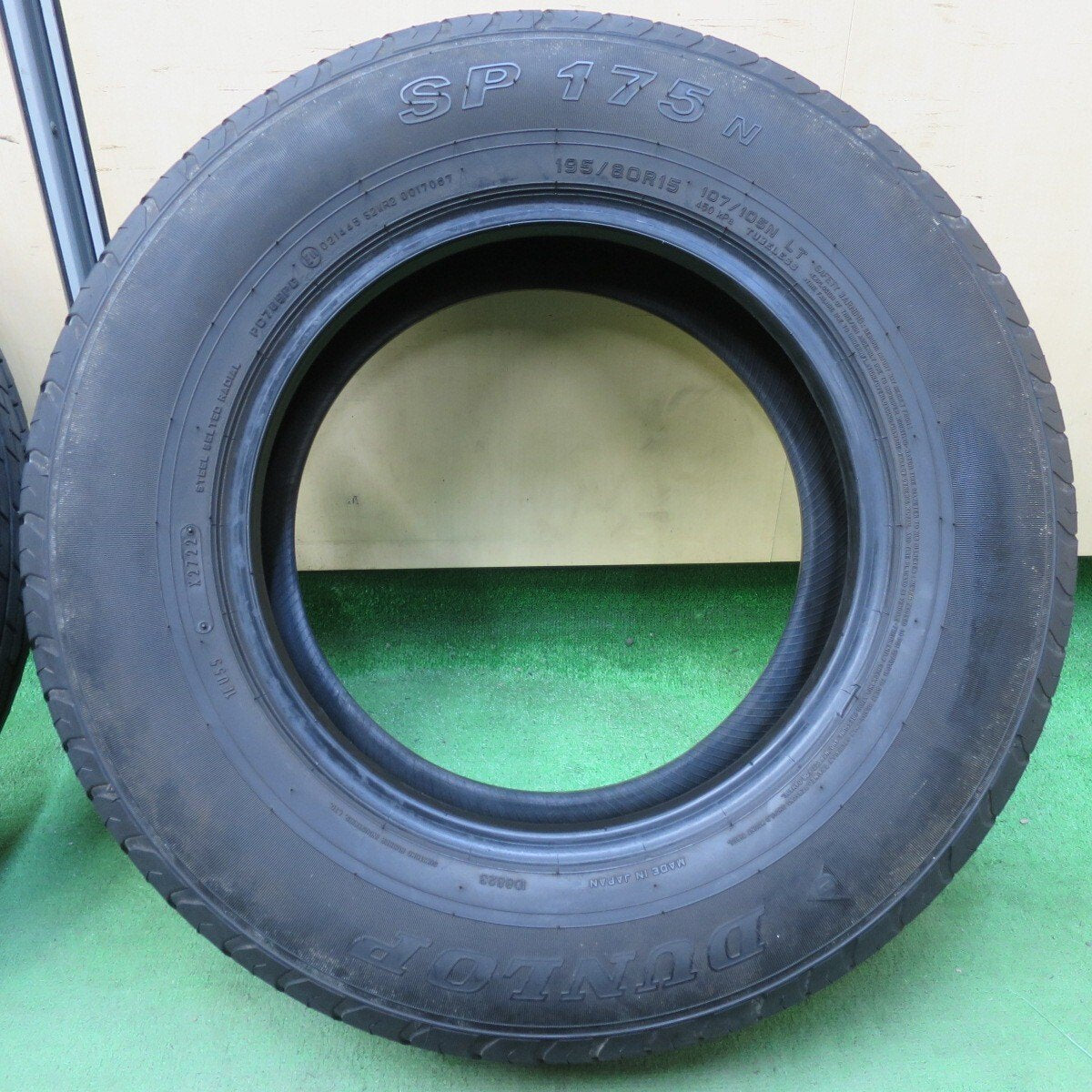 4本価格!22年★195/80R15 107/105N ダンロップ SP175N タイヤ 15インチ ハイエース キャラバン等★5032805イノタ