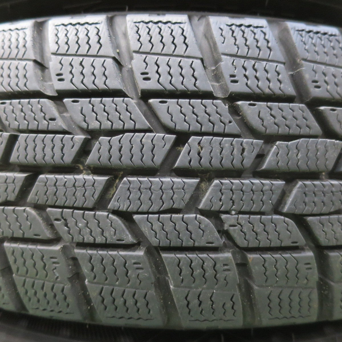 バリ溝!キレイ!9.5分以上★スタッドレス 165/65R14 グッドイヤー アイスナビ6 SIBILLA NEXT C5 シビラ 14インチ PCD100/4H★5021714イス