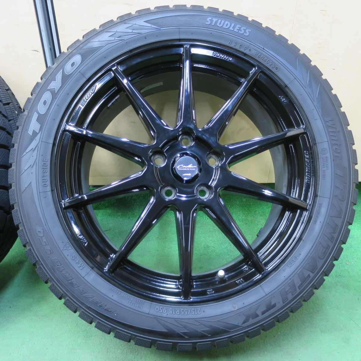 バリ溝!23年!キレイ!9.5分★スタッドレス 215/55R18 トーヨー ウインター トランパス TX Circlar AME ENKEI サーキュラー エンケイ 18インチ PCD114.3/5H★5032705イス