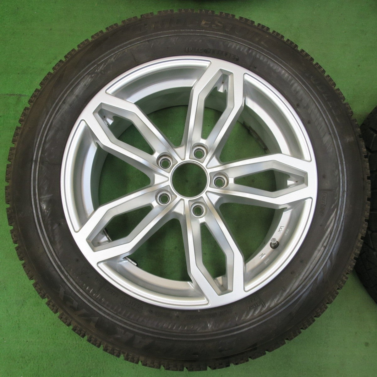 バリ溝!8.5分★BMW 等 AGA Welt TAS 225/60R17 スタッドレス ブリヂストン ブリザック VRX 17インチ ヴェルト PCD120/5H★5022706イス