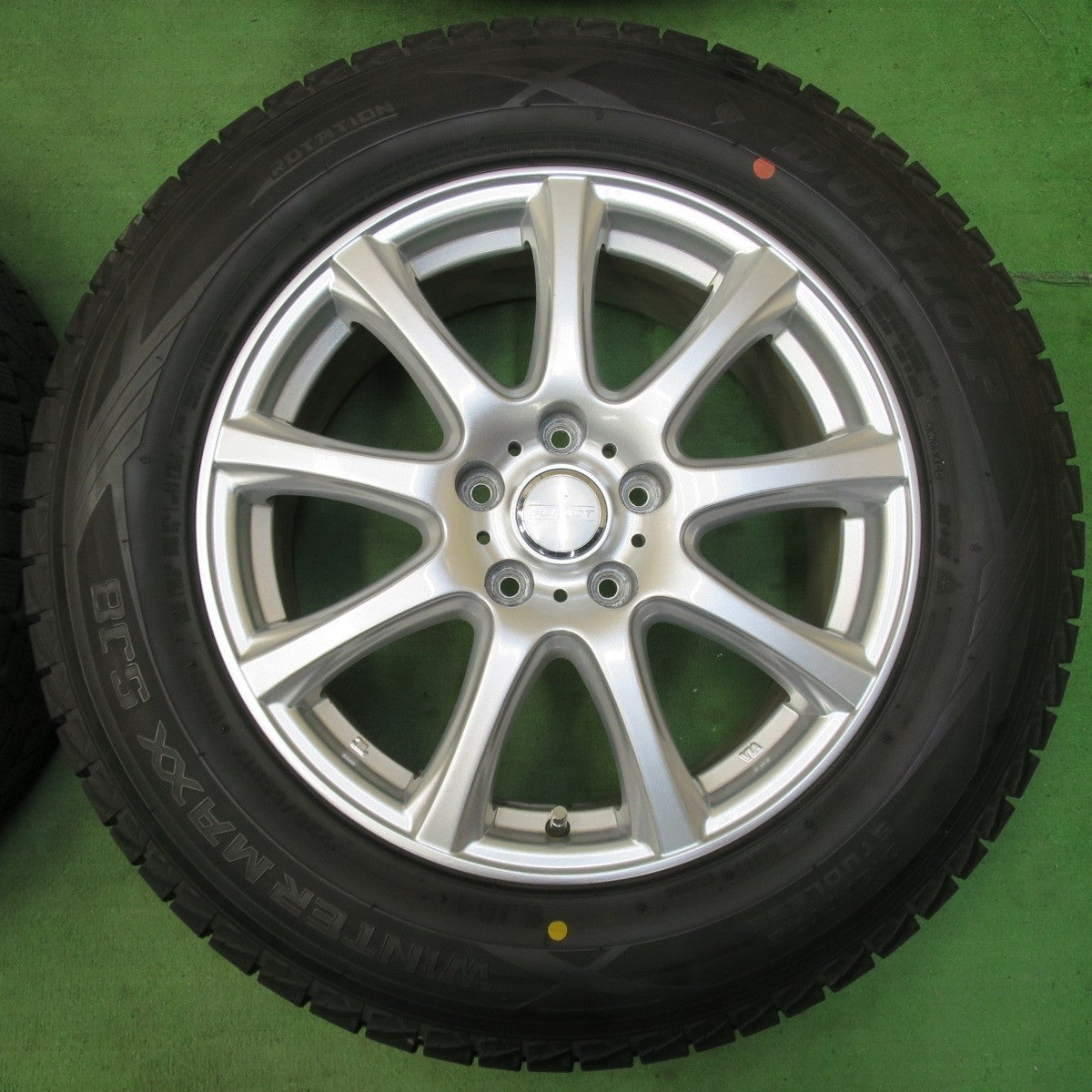 バリ溝!21年!キレイ!9.5分★スタッドレス 225/65R17 ダンロップ ウインターマックス SJ8+ DUFACT デュファクト 17インチ PCD114.3/5H★5032008イス