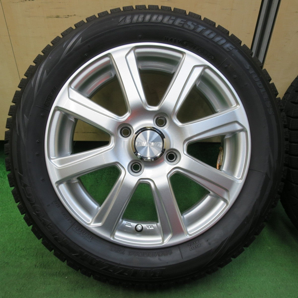バリ溝!9分★スタッドレス 155/65R14 ブリヂストン ブリザック RERVO GZ SPORTGRAHT 14インチ PCD100/4H★5011606イス