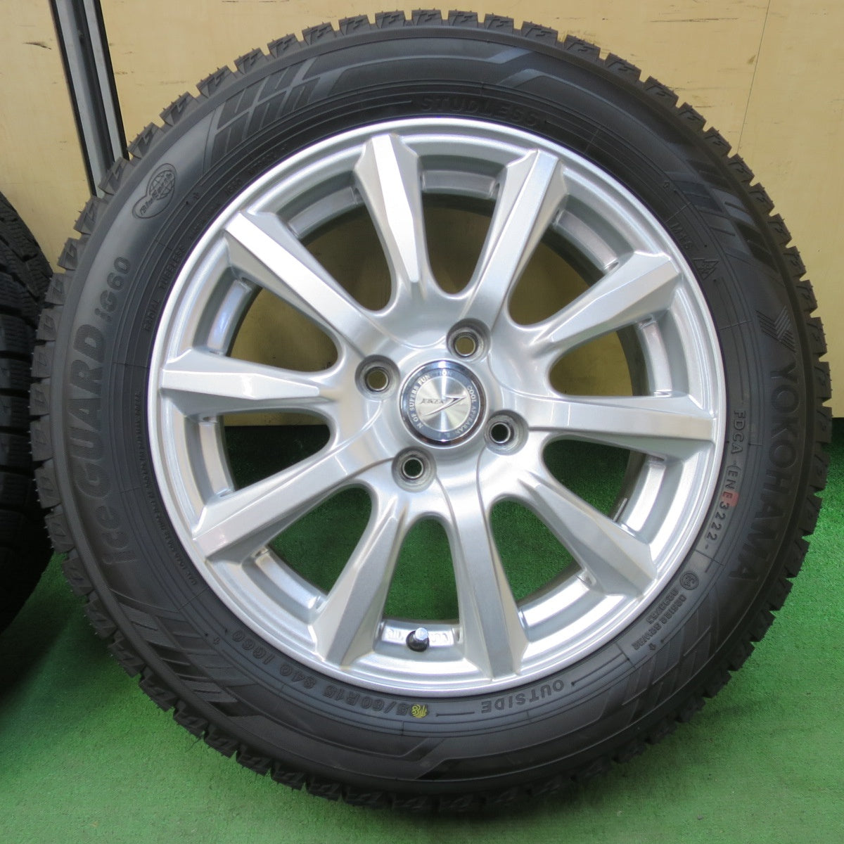 タイヤほぼ未使用!22年!キレイ★スタッドレス 185/60R15 ヨコハマ アイスガード iG60 JOKER ジョーカー 15インチ PCD100/4H★5051311イス