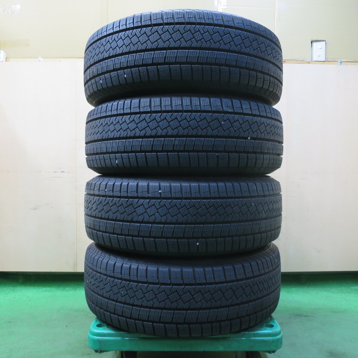 バリ溝!22年!キレイ!9.5分以上★フォレスター等 225/60R17 スタッドレス ピレリ アイスゼロ アシンメトリコ SIBILLA NEXT W5 シビラ PCD100/5H★4111106イス