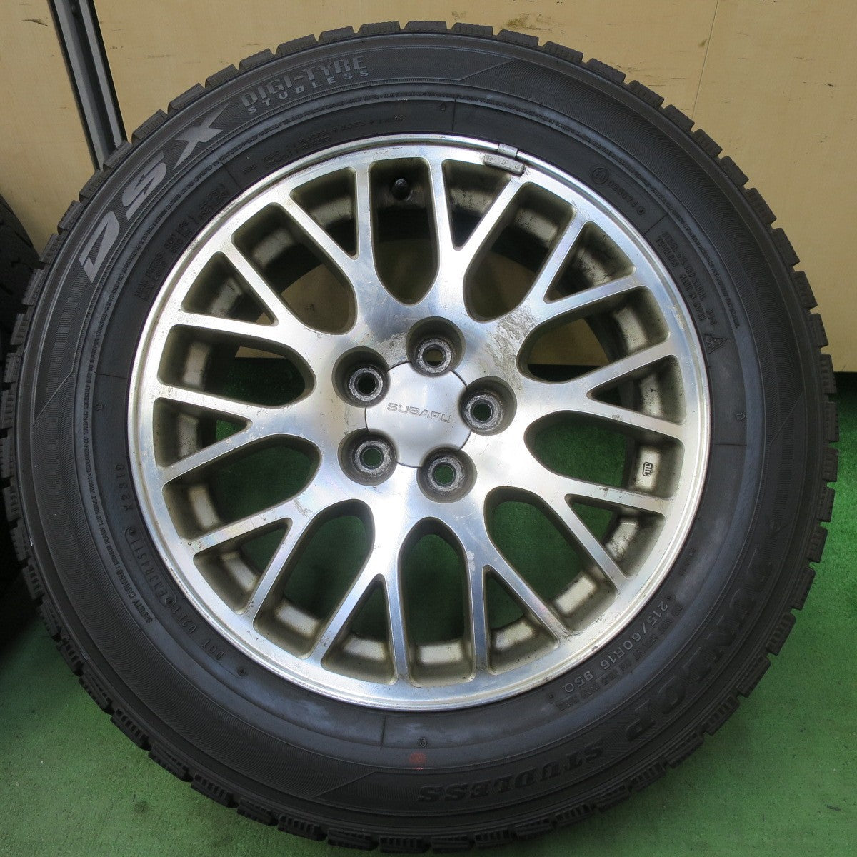 バリ溝!9.5分★スバル フォレスター 純正 215/60R16 スタッドレス ダンロップ DSX 16インチ PCD100/5H★5053003TTス