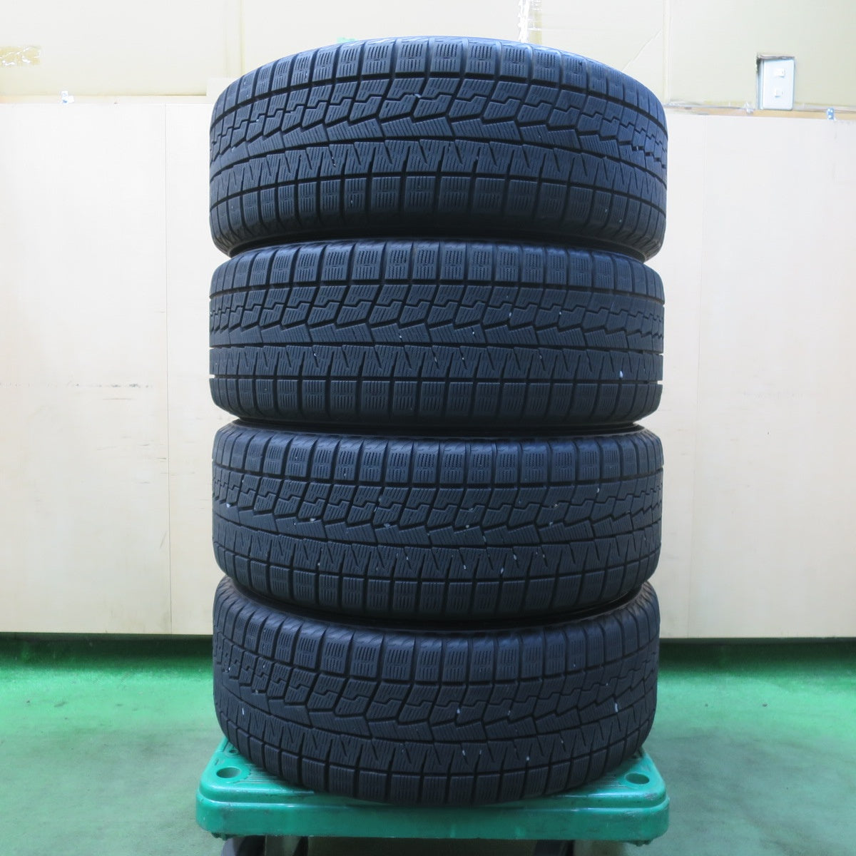 バリ溝!21年!キレイ!9.5分★スバル VN 5 レヴォーグ 純正 215/50R17 スタッドレス ヨコハマ アイスガード iG70 17インチ PCD114.3/5H★5120607イス