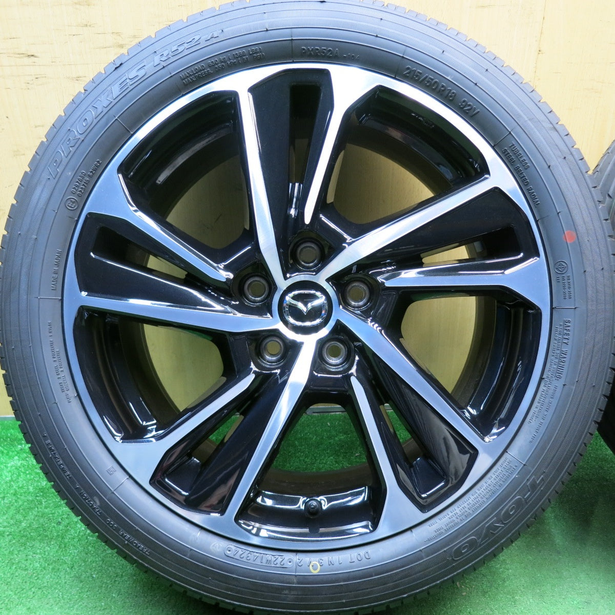 新車外し!24年★マツダ CX-3 vivid monotone 純正 215/50R18 トーヨー プロクセス R52A 18インチ PCD114.3/5H★5070601HAノ