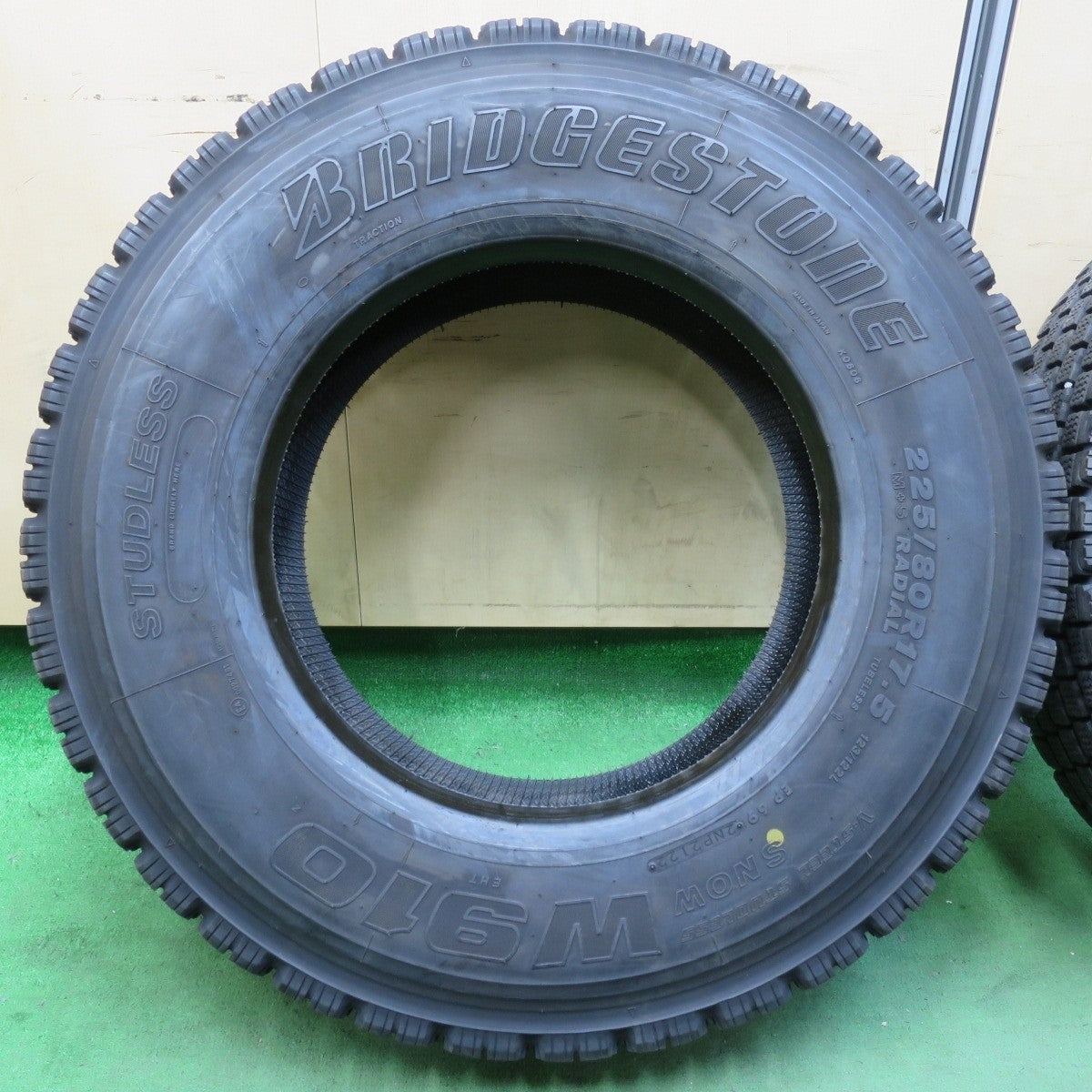バリ溝!22年!9.5分★トラック タイヤ 225/80R17.5 123/122L スタッドレス ブリヂストン W910 17.5インチ★5021408イスタ