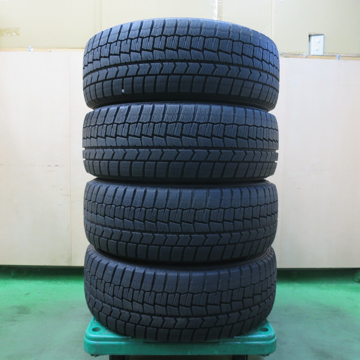 バリ溝!21年!キレイ!9.5分★BMW 等 smartline 365 225/55R17 スタッドレス ダンロップ ウインターマックス WM02 スマートライン 17インチ PCD112/5H★5103004イス