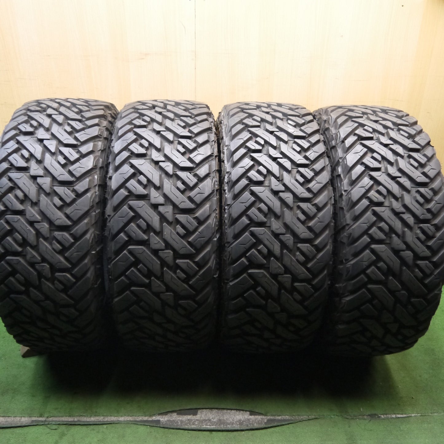バリ溝!9.5分★35×12.50R20 FUEL GRIPPER M/T フューエル 20インチ タイヤ ハマー H2 等★5082004Hノタ