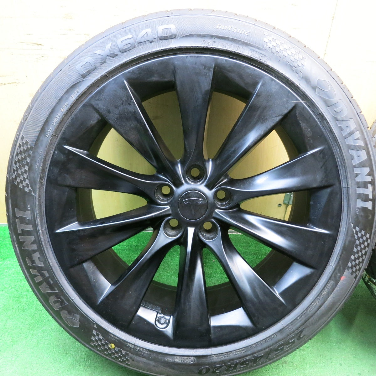 新車外し!タイヤ未使用!23年★テスラ モデルX 純正 255/45R20 275/45R20 ダヴァンティ DX640 20インチ PCD120/5H★5072003HAノ