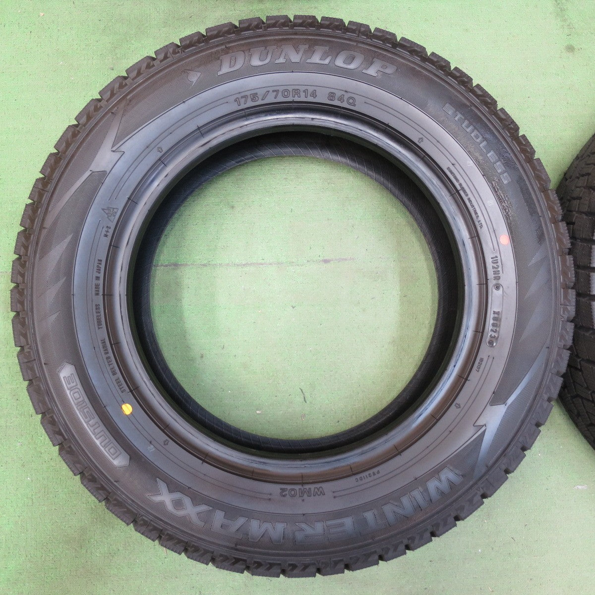 ほぼ未使用!23年★スタッドレス 175/70R14 ダンロップ ウインターマックス WM02 タイヤ 14インチ ヴィッツ ヤリス シエンタ ポルテ 等★5052901イスタ
