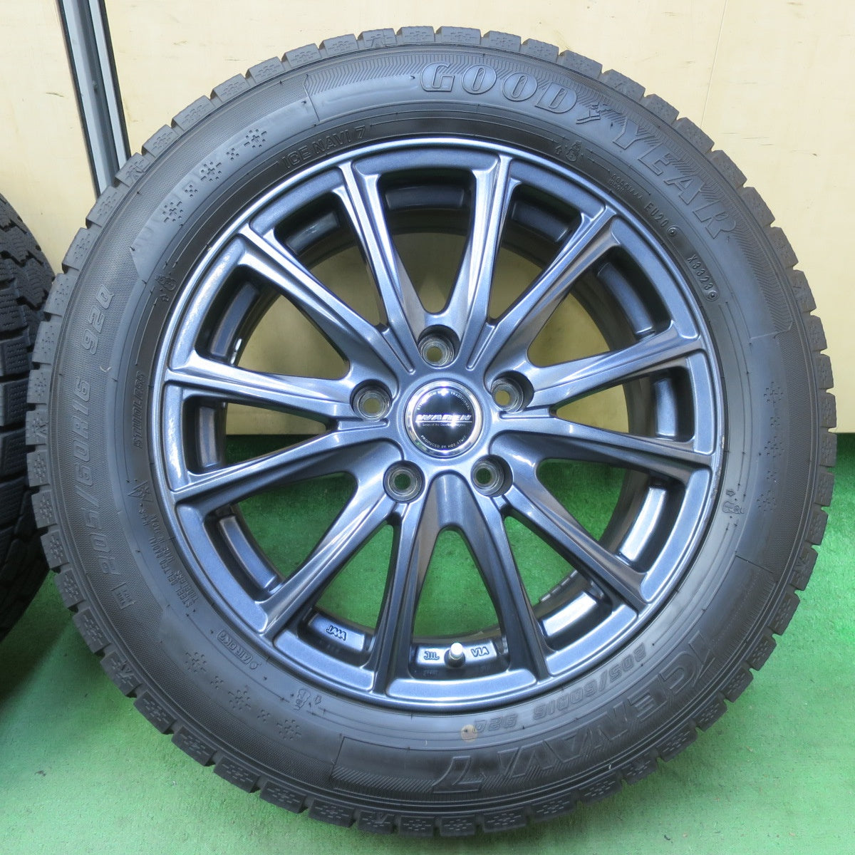 バリ溝!23年!キレイ!ほぼ10分★スタッドレス 205/60R16 グッドイヤー アイスナビ7 WAREN ヴァーレン 16インチ PCD114.3/5H★5072410イス