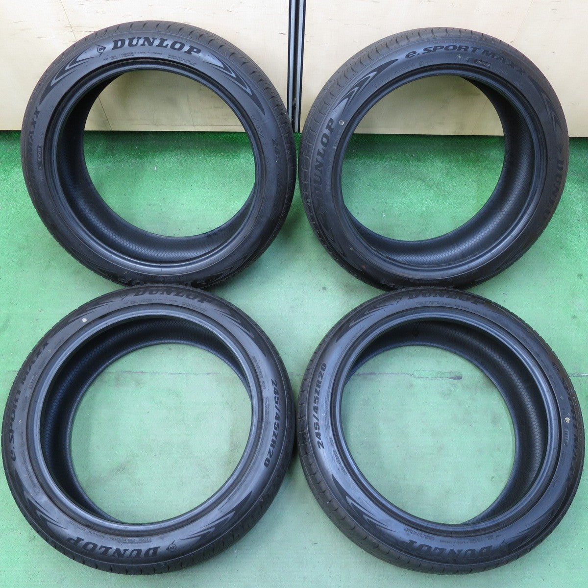 ほぼ新車外し!24年★245/45R20 ダンロップ e. スポーツマックス タイヤ 20インチ e.SPORTMAXX クラウンセダン ハリアー RAV4 CX-8 CX-5 等★5052603イノタ