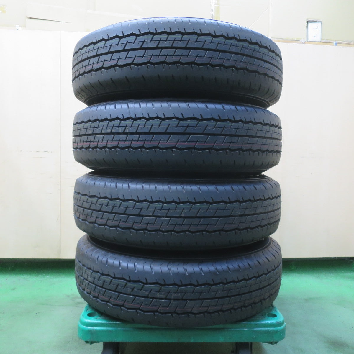 新車外し!26年★トヨタ 200系 ハイエース 純正 スチール 195/80R15 107/105S ダンロップ SP175N 15インチ PCD139.7/6H★6040411イノ