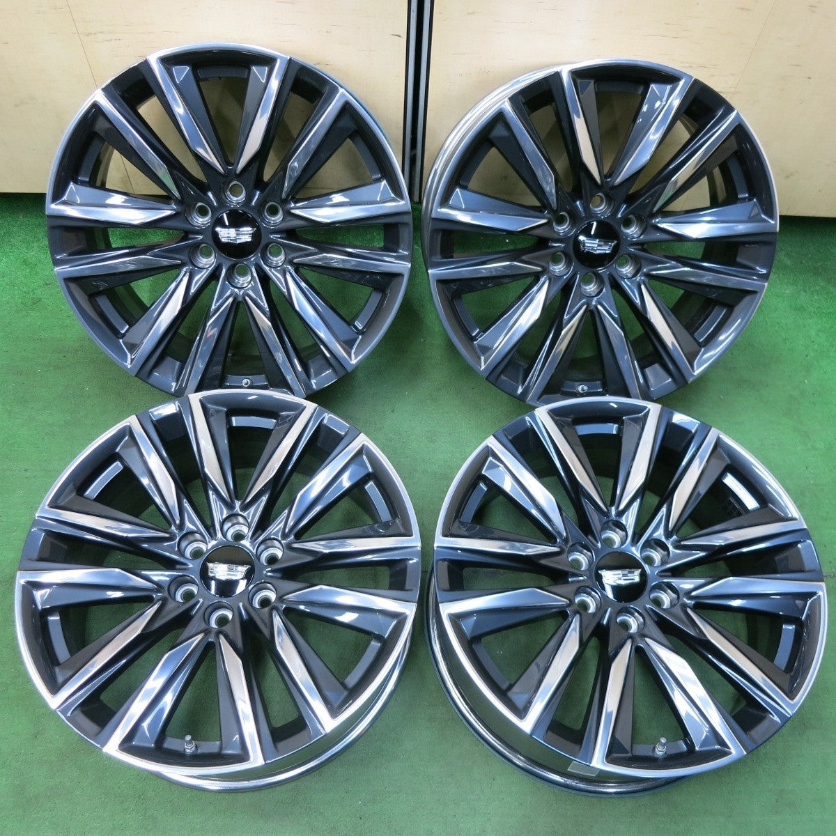 新車外し!空気圧センサー付き★キャデラック エスカレード スポーツ 純正 ホイール 22インチ 22×9J PCD139.7/6H★5011505SYホ