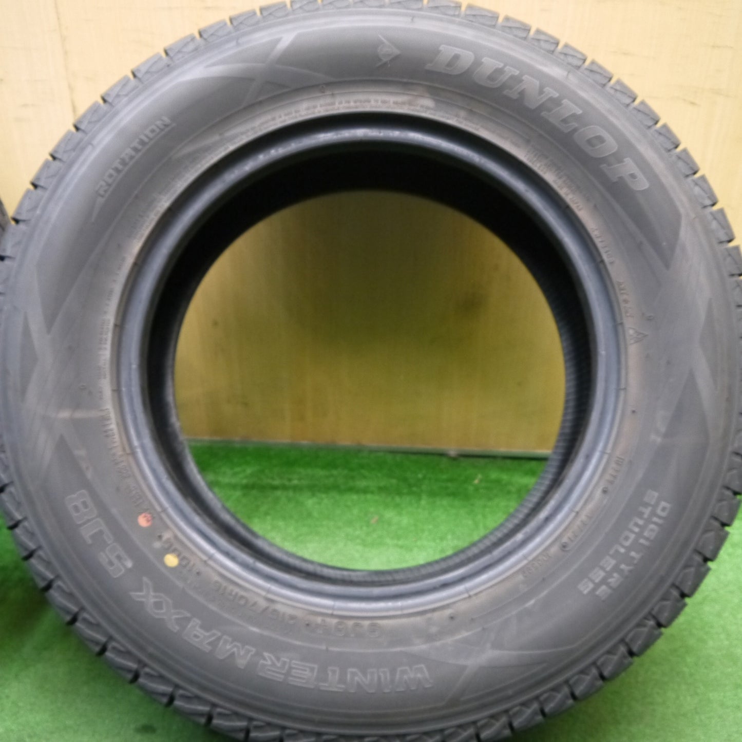 バリ溝!21年!9分★スタッドレス 215/70R16 ダンロップ ウインターマックス SJ8 SJ8+ タイヤ 16インチ アウトランダー デリカ D:5 等★5051208Hスタ