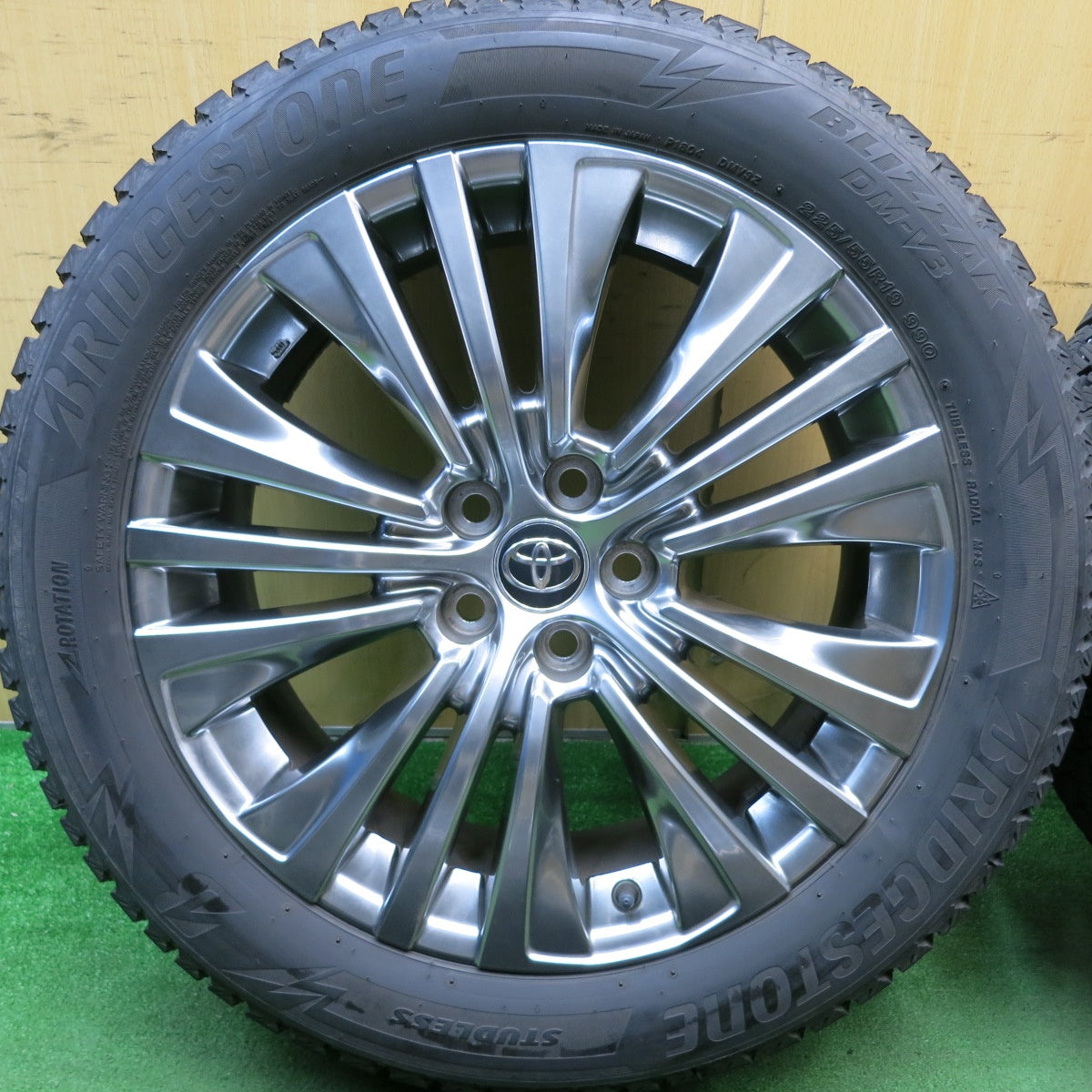 バリ溝!21年!キレイ!9分★トヨタ 80系 ハリアー 純正 225/55R19 スタッドレス ブリヂストン ブリザック DM-V3 19インチ PCD114.3/5H★5050514HAス