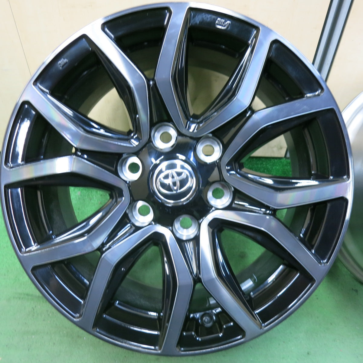 新車外し★トヨタ GUN125 ハイラックス GRスポーツ 純正 ホイール 18インチ 18×7.5J PCD139.7/6H★5052801SYホ