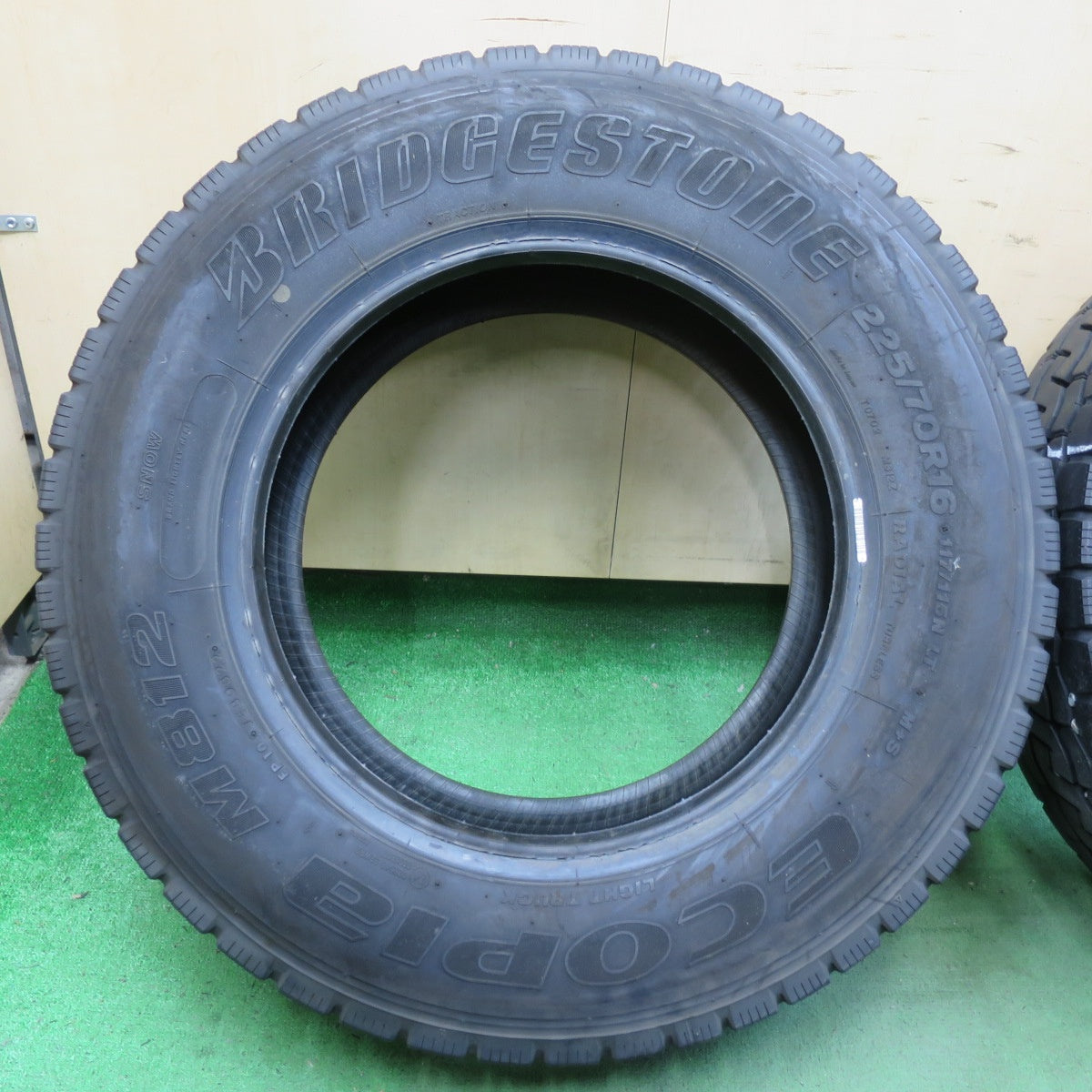 バリ溝!22年!9.5分以上!6本★トラック タイヤ 225/70R16 117/115N ブリヂストン エコピア M812 ミックス オールシーズン 16インチ★5061809イノタ