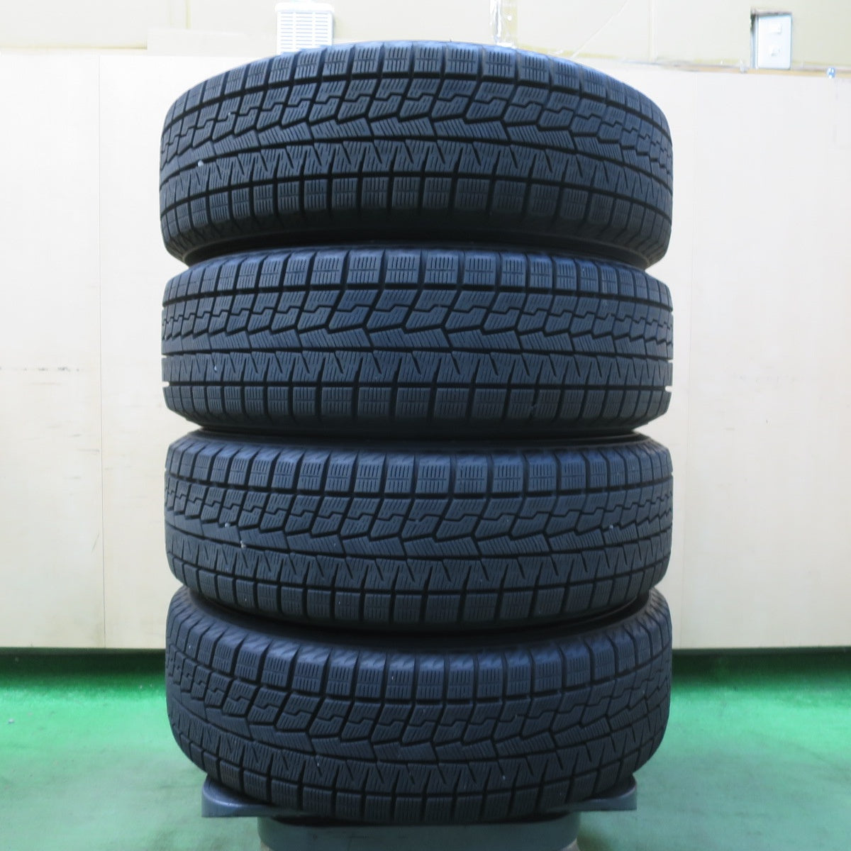 バリ溝!21年!キレイ!9.5分以上★スタッドレス 185/65R15 ヨコハマ アイスガード iG70 ENERGY LINE エナジー ライン 15インチ PCD114.3/5H★5103107イス