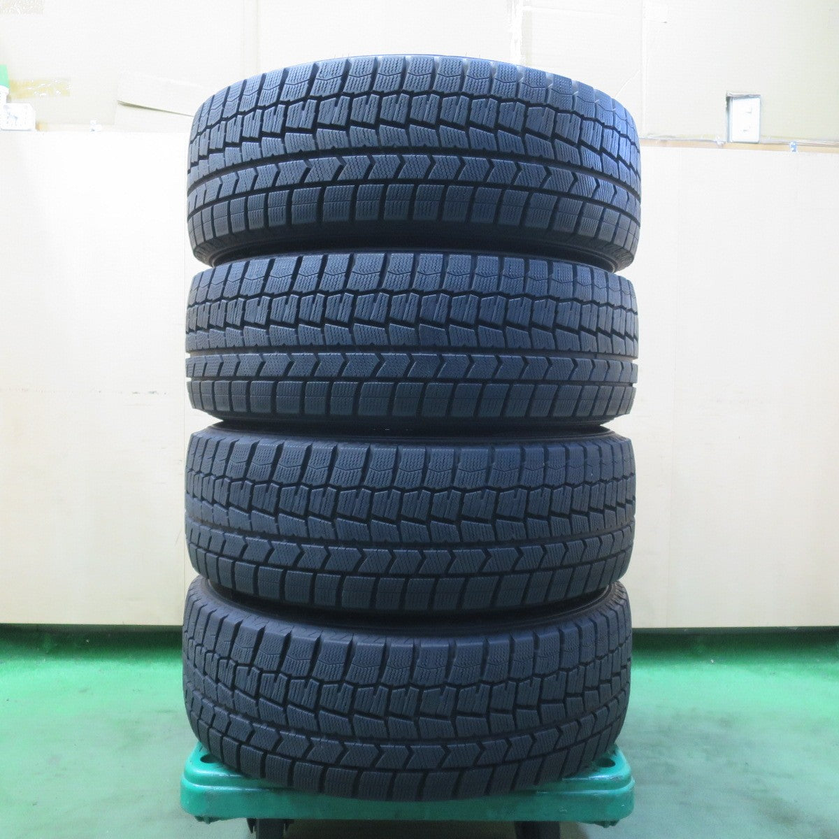 バリ溝!22年!9.5分★ワーゲン アウディ 等 AGA Dorf 215/60R16 スタッドレス ダンロップ ウインターマックス WM02 ドルフ 16インチ PCD112/5H★6042705イス