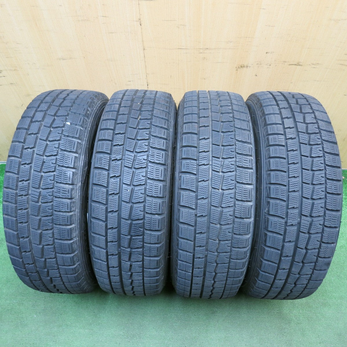 バリ溝!9.5分◎シエンタ 等 185/65R15 スタッドレス ダンロップ ウインターマックス WM01 GMach 15インチ PCD100/5H◎6061304HAス