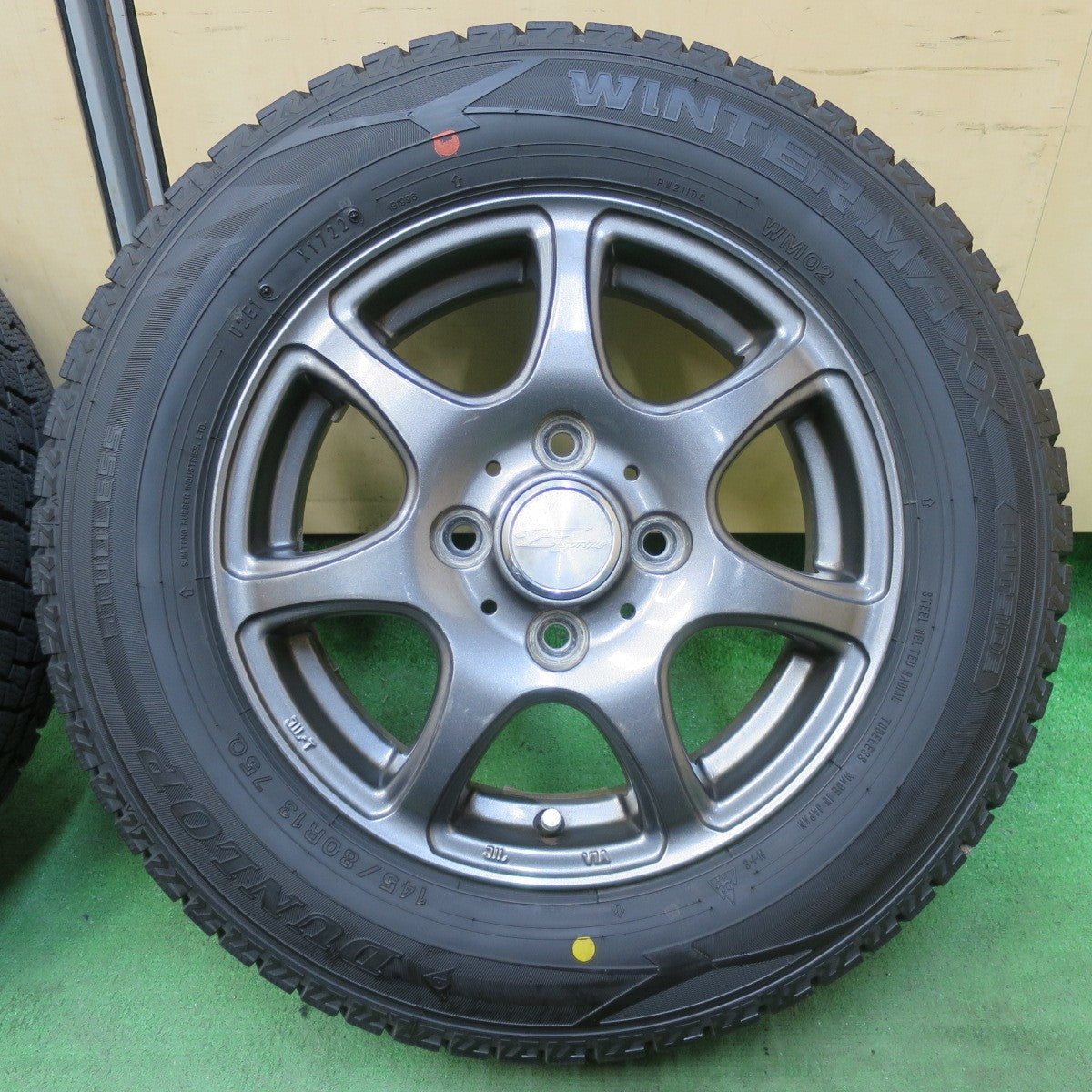 バリ溝!22年!9分★スタッドレス 145/80R13 ダンロップ ウインターマックス WM02 E sprine 13インチ PCD100/4H★5042608イス