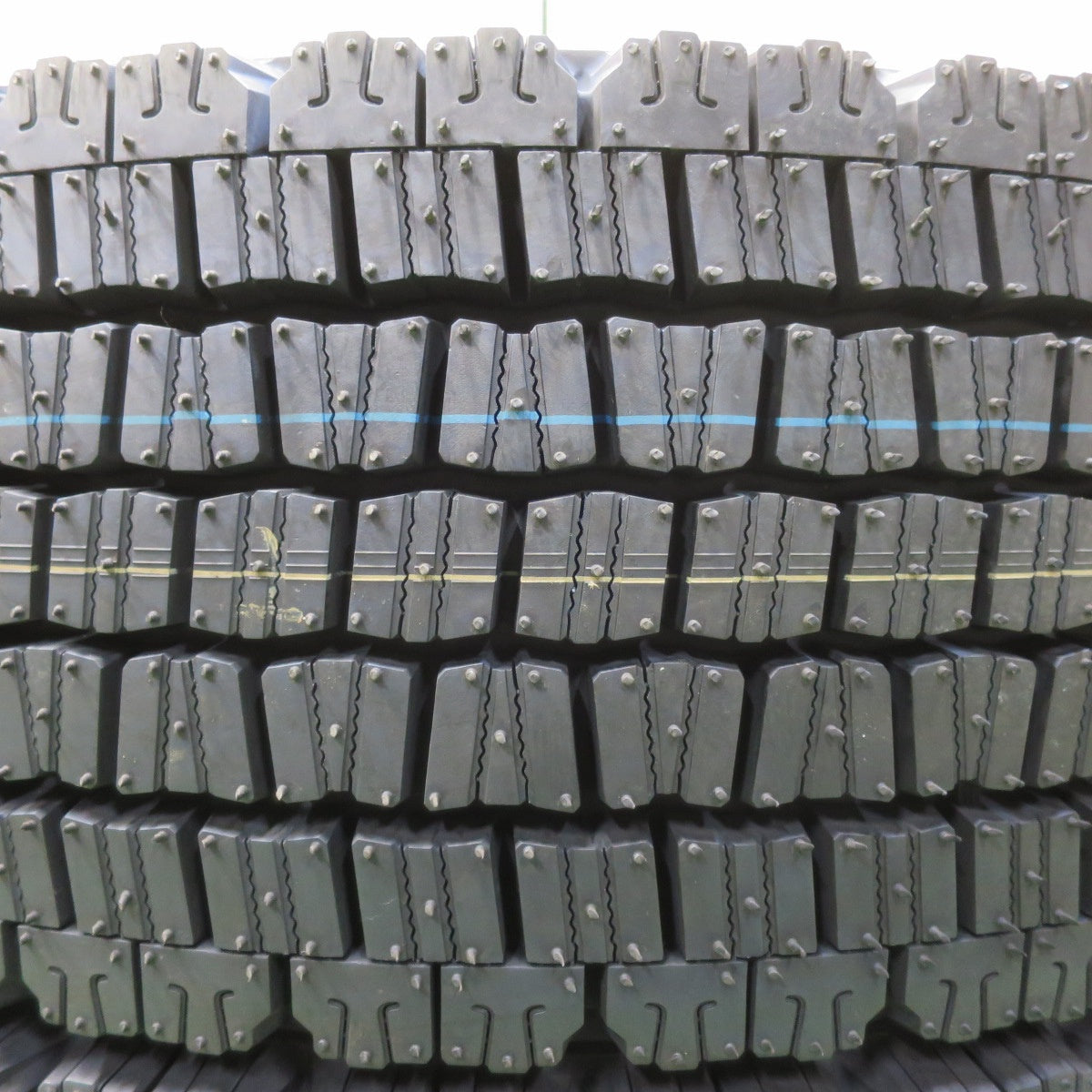 未使用!24年!2本★トラック タイヤ 245/70R19.5 136/134J スタッドレス ダンロップ デクテス SP081 DECTES 19.5インチ★5063002イスタ