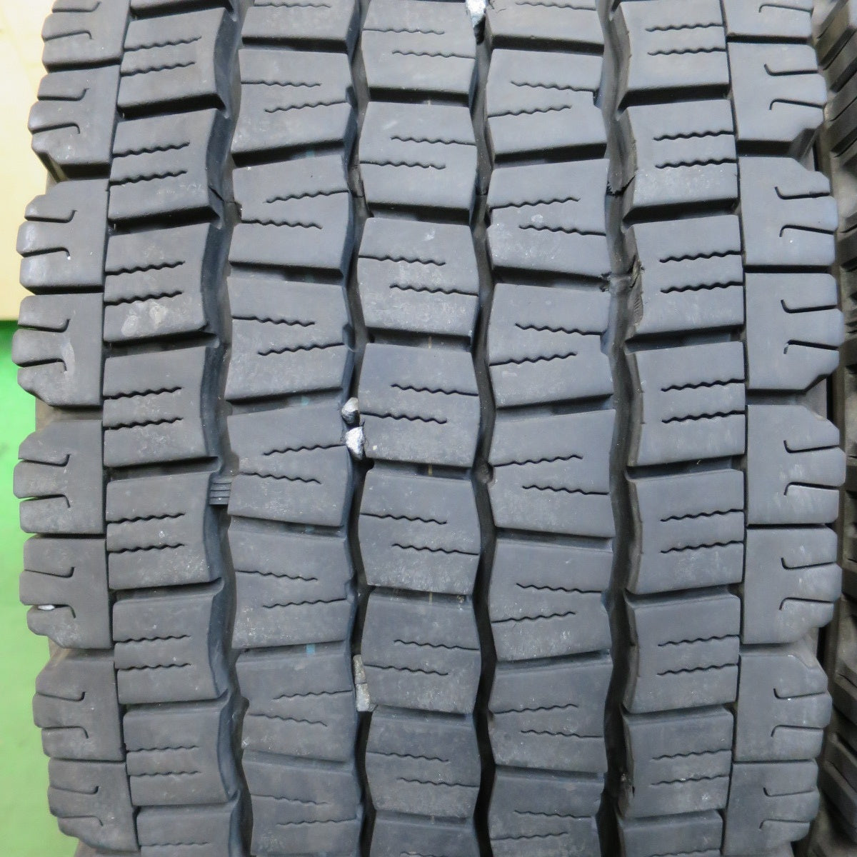 2本価格!24年★トラック タイヤ 245/70R19.5 136/134J スタッドレス ダンロップ デクテス SP081 DECTES 19.5インチ★5103115イスタ