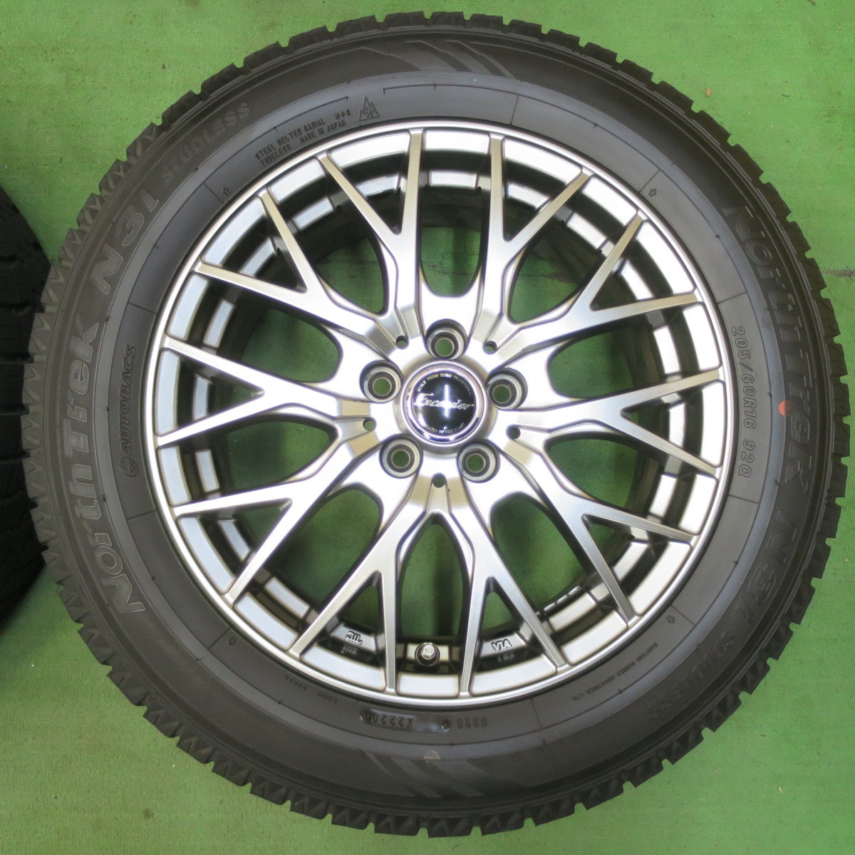 バリ溝!9.5分以上★インプレッサ 等 205/60R16 スタッドレス オートバックス ノーストレック N3i Exceeder エクシーダー 16インチ PCD100/5H★5061101イス