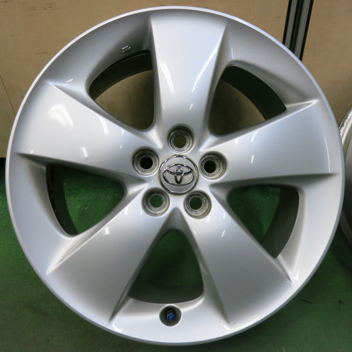 キレイ★トヨタ 30系 プリウス S G ツーリング 純正 ホイール 17インチ 17×7J PCD100/5H★5051311SYホ
