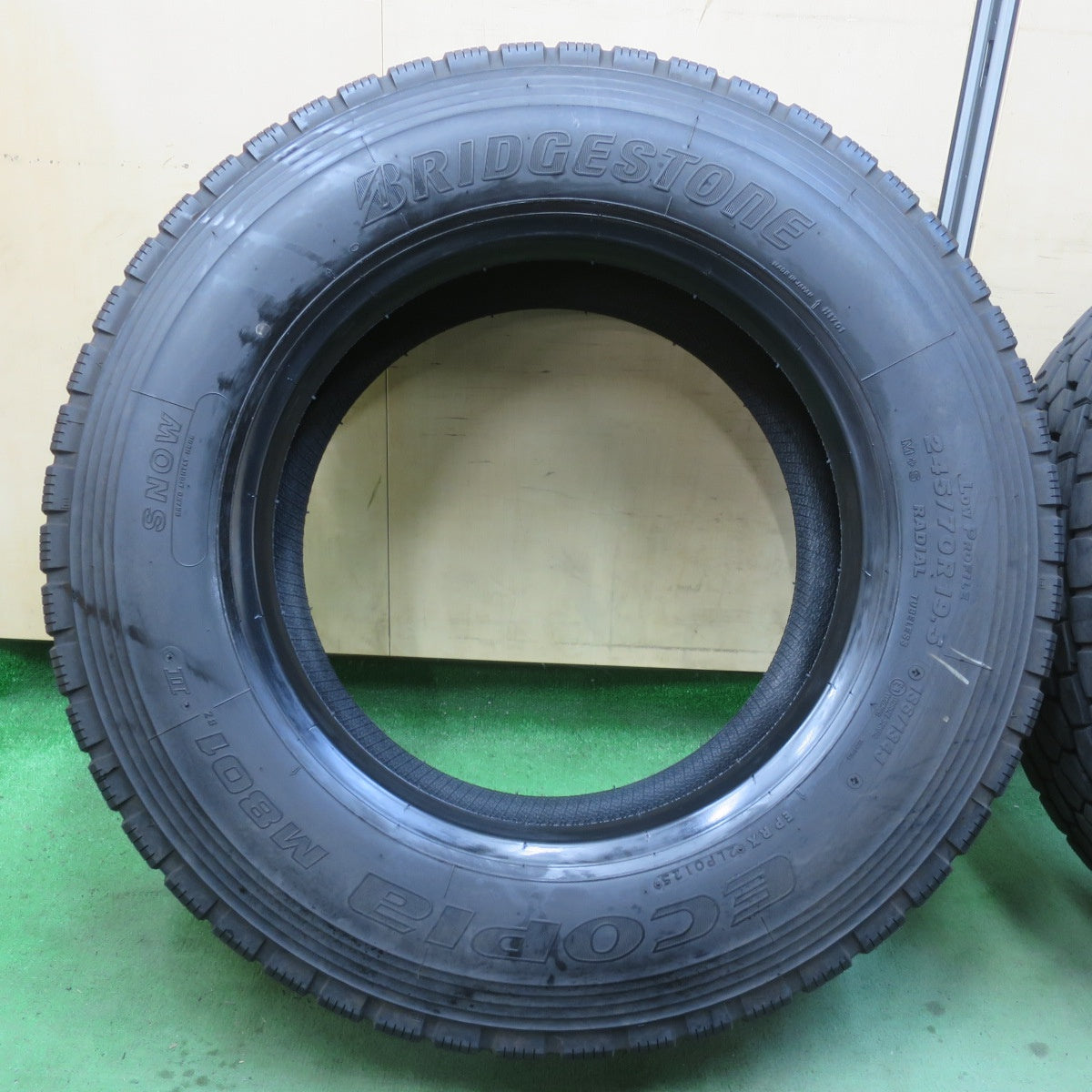 超バリ溝!25年!9.5分以上★トラック バス タイヤ 245/70R19.5 136/134J ブリヂストン エコピア M801 Ⅱ ミックス オールシーズン 19.5インチ★6013102イスタ