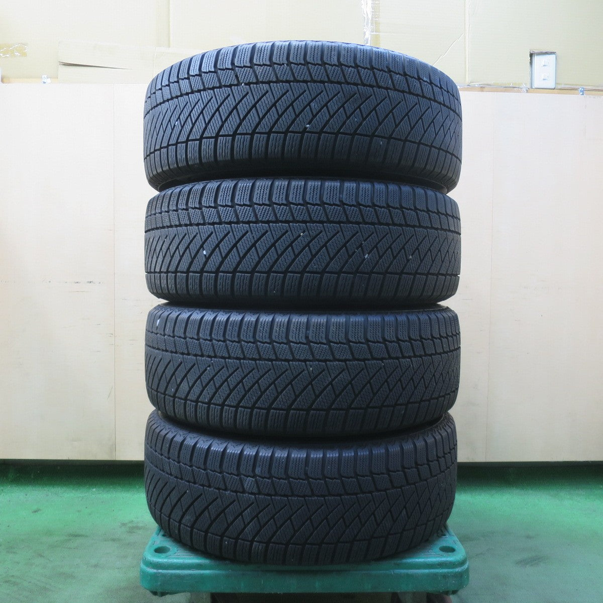 キレイ★スタッドレス 215/55R17 コンチネンタル コンチバイキング コンタクト6 Zmeist VS-1 17インチ PCD114.3/5H★6031101イス