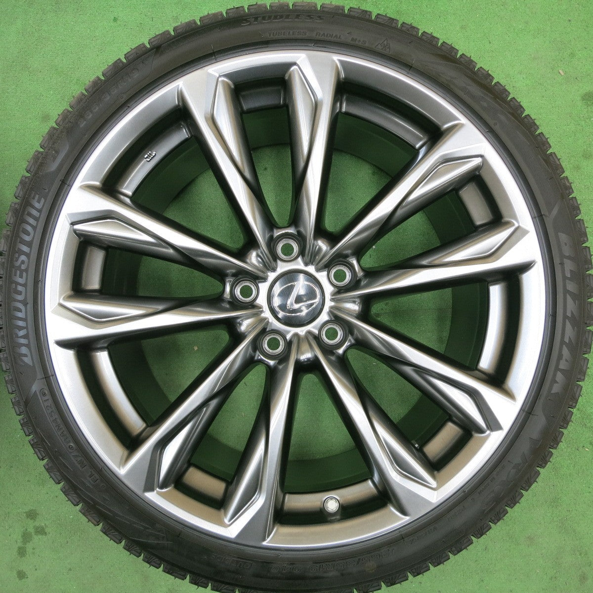 センサー付!バリ溝!21年!キレイ!9.5分★レクサス IS Fスポーツ 純正 235/40R19 265/35R19 スタッドレス ブリヂストン ブリザック VRX3 19インチ PCD114.3/5H★5042802TTス