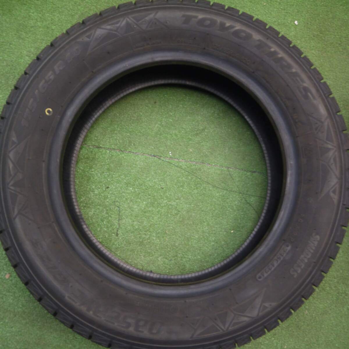 ほぼ未使用!24年★スタッドレス 175/65R14 トーヨー オブザーブ GIZ3 タイヤ 14インチ ヴィッツ フィット ノート 等★5021801Hスタ