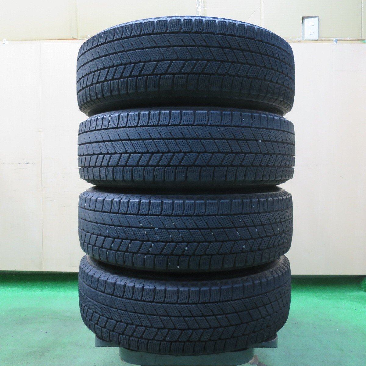 バリ溝!22年!キレイ!9分★シエンタ ラクティス 等 175/65R15 スタッドレス ブリヂストン ブリザック VRX3 ravrion RM01 ラブリオン 15インチ PCD100/5H★5012601IMス