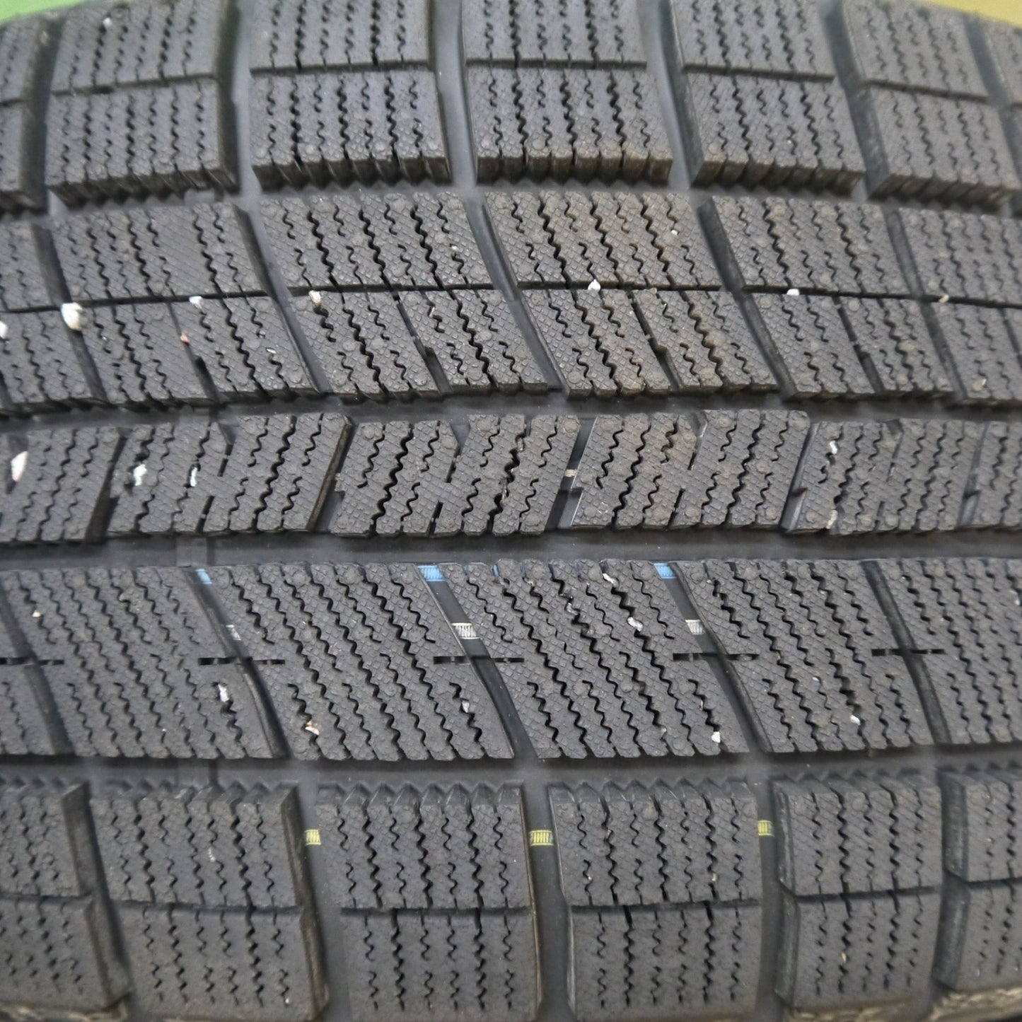 バリ溝!22年!ほぼ10分★スタッドレス 235/50R18 ナンカン アイスアクティバ AW-1 タイヤ 18インチ アルファード ヴェルファイア 等★5040407Hスタ
