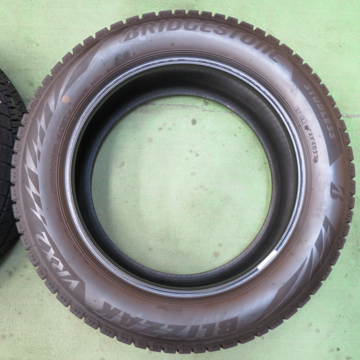 バリ溝!22年!9.5分★スタッドレス 205/55R16 ブリヂストン ブリザック VRX2 タイヤ 16インチ プリウス インプレッサ カローラ スポーツ 等★5092004イスタ