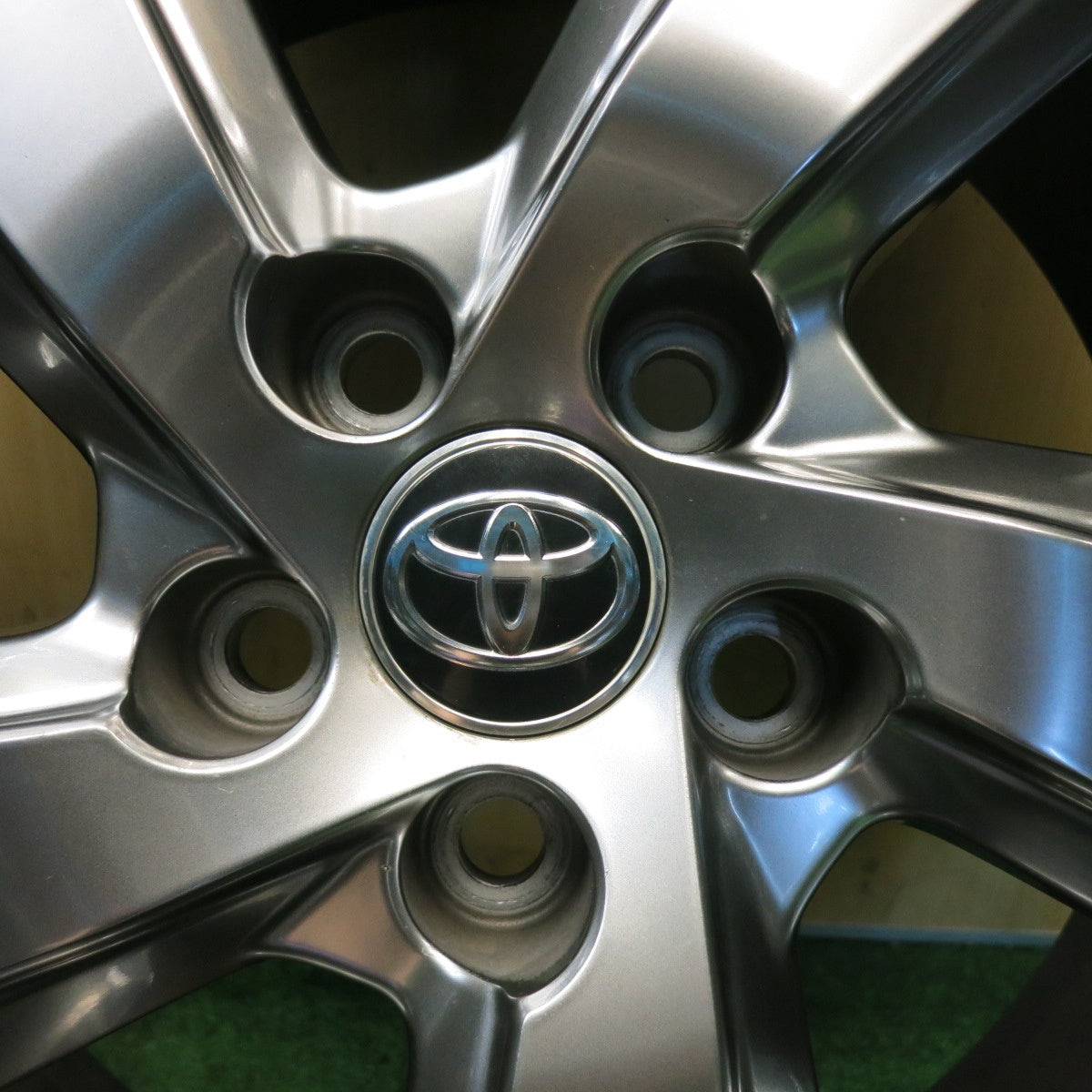 バリ溝!キレイ!9.5分◎トヨタ 50系 RAV4 Gグレード 純正 225/60R18 スタッドレス ダンロップ ウインターマックス 03 18インチ PCD114.3/5H◎6101503HAス