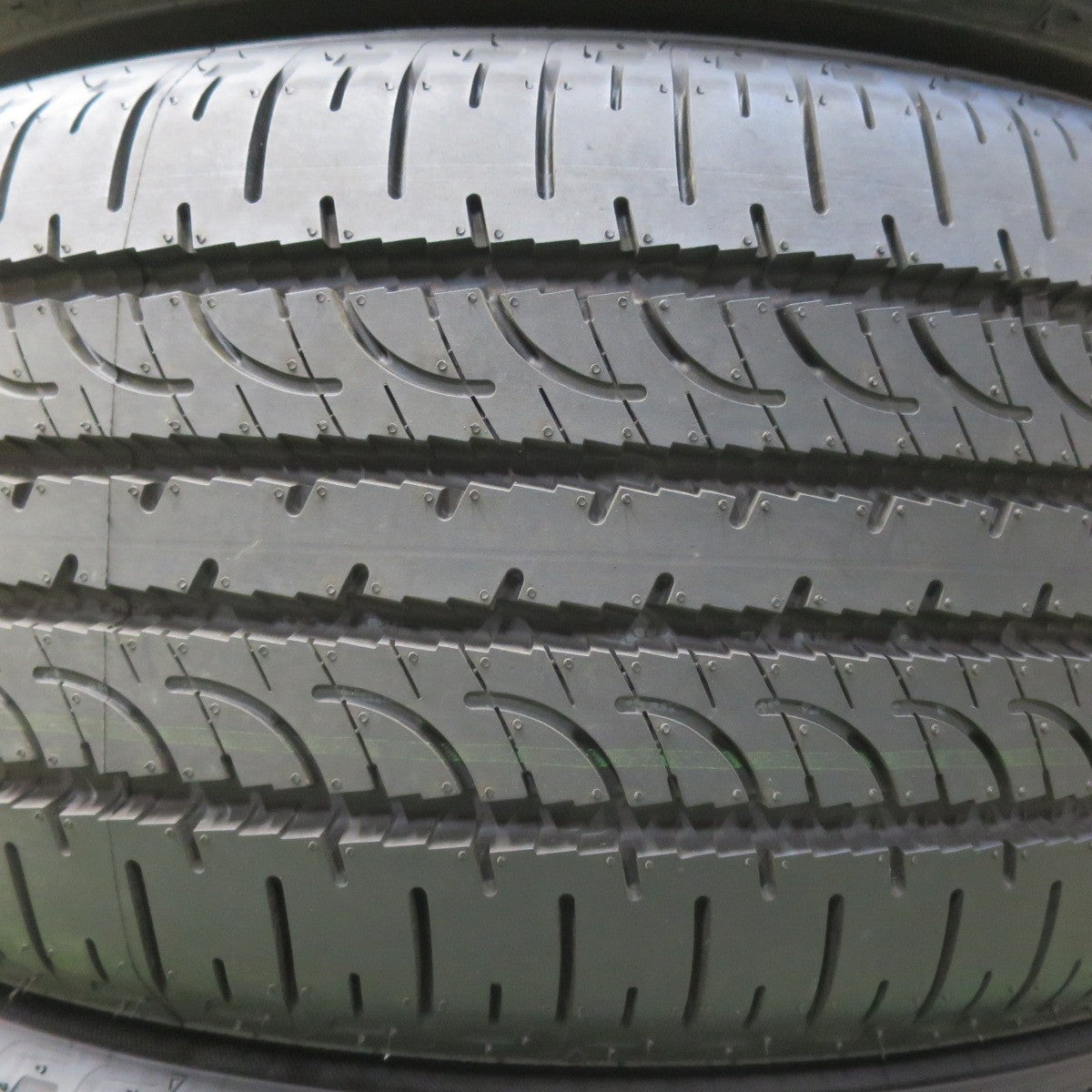 新車外し!25年★225/55R18 ヨコハマ ジオランダー SUV G055 G055E タイヤ 18インチ デリカ D:5 シャモニー フォレスター エルグランド 等★5102504イノタ