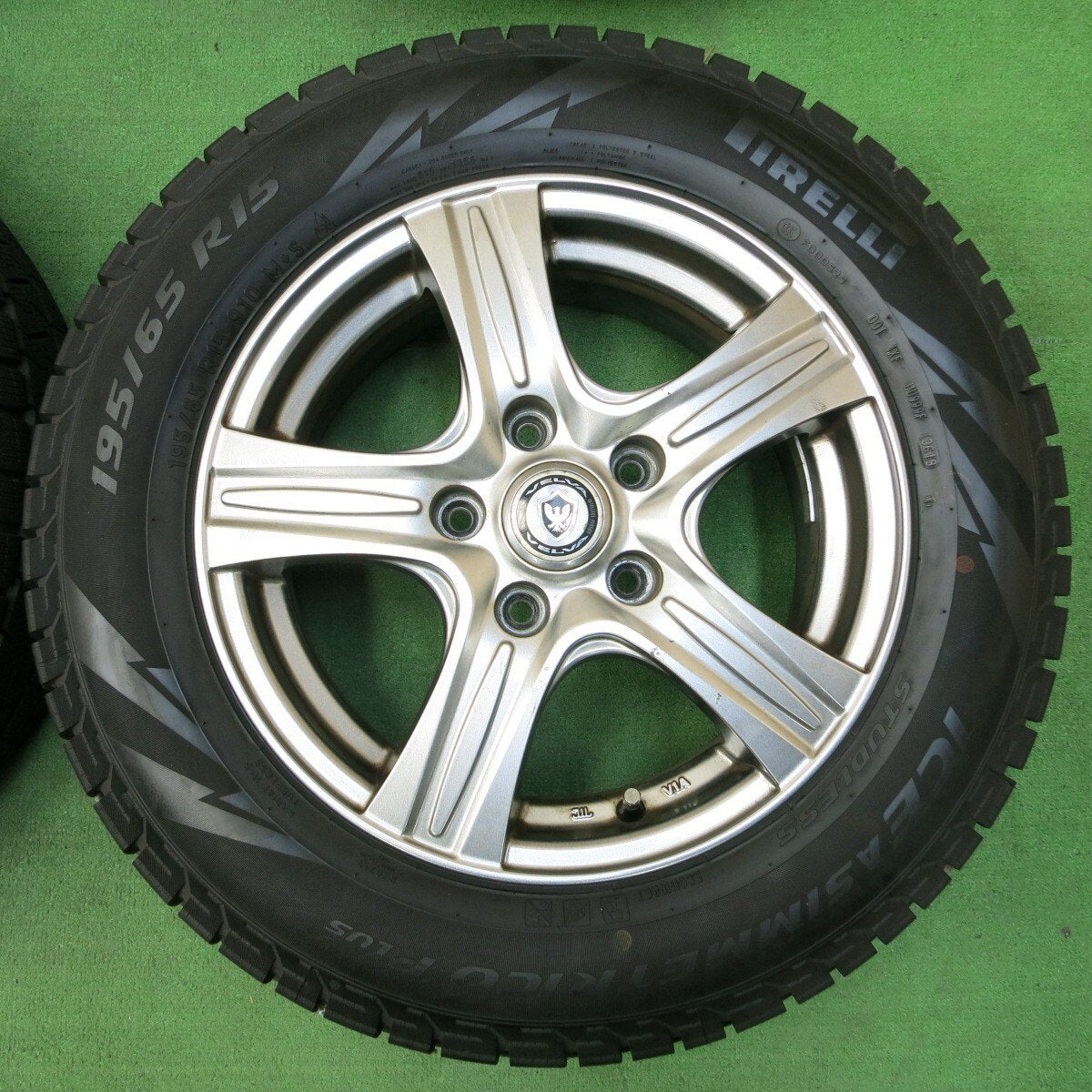 バリ溝!キレイ!9.5分以上★スタッドレス 195/65R15 ピレリ アイスアシンメトリコ プラス VELVA PCD114.3/5H★4051705イス