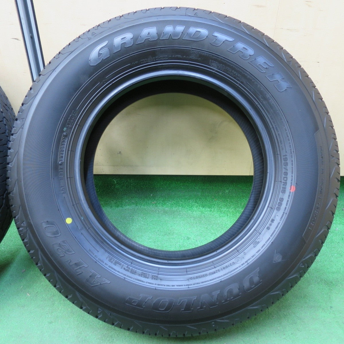 新車外し!22年★195/80R15 ダンロップ AT20 グラントレック タイヤ 15インチ ジムニー シエラ 等★4111406イノタ