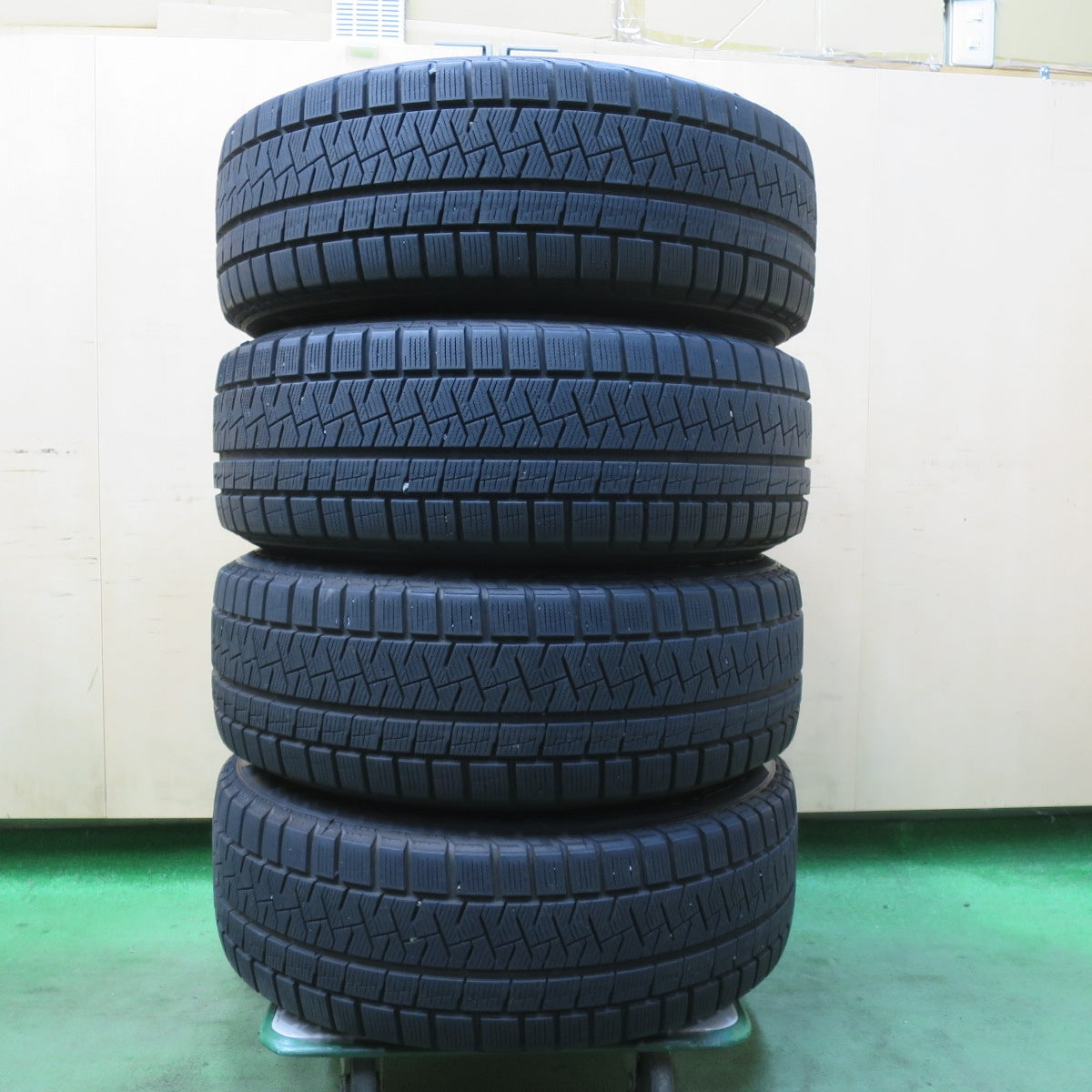 4本価格!21年★BMW 3シリーズ F30 F31 純正 205/60R16 スタッドレス ピレリ アイスアシンメトリコ プラス 16インチ PCD120/5H★5120402イス